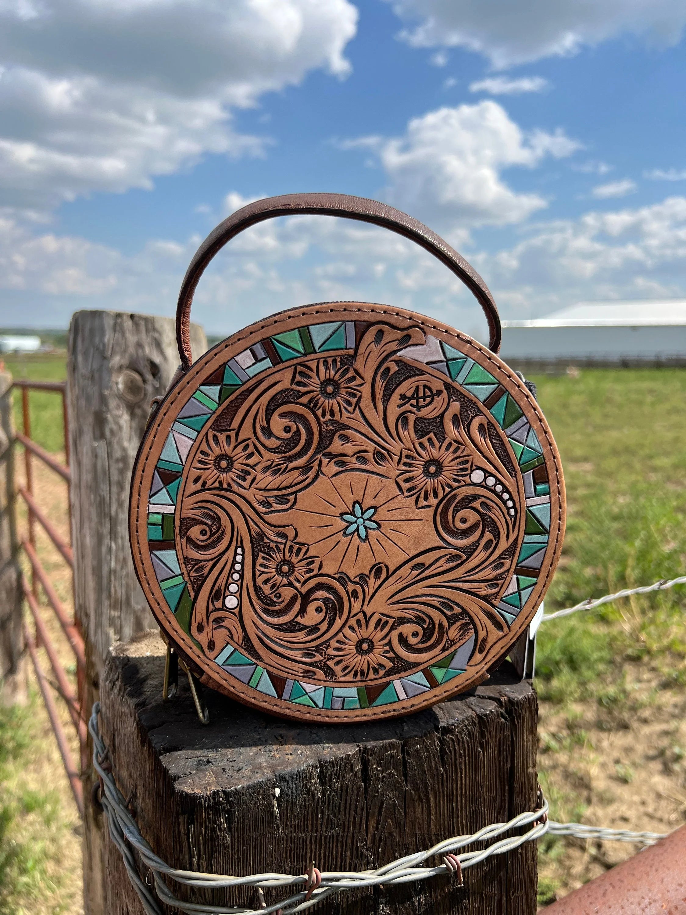 Tooled round bag