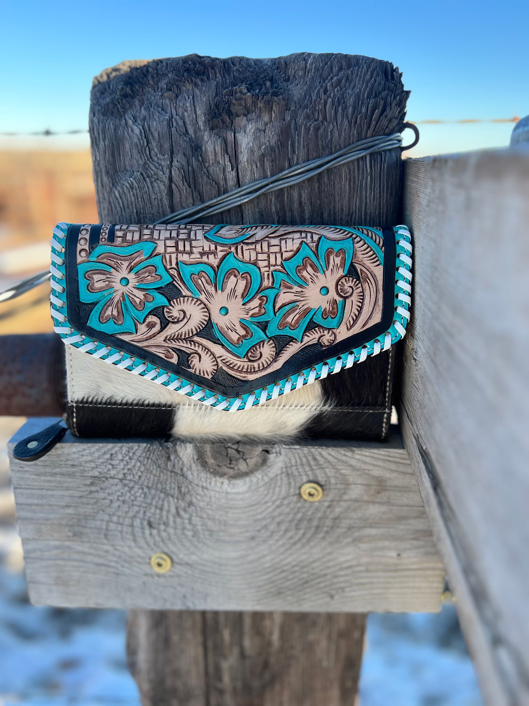 Crossbody wallet